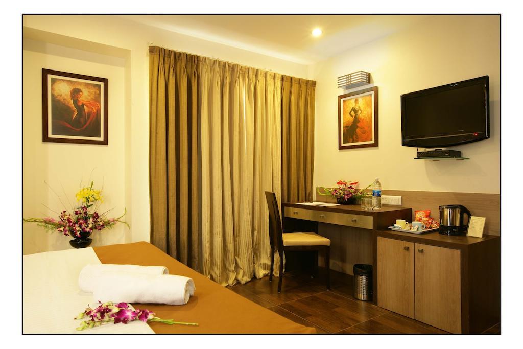 Hotel Utsav Deluxe Pune Zimmer foto