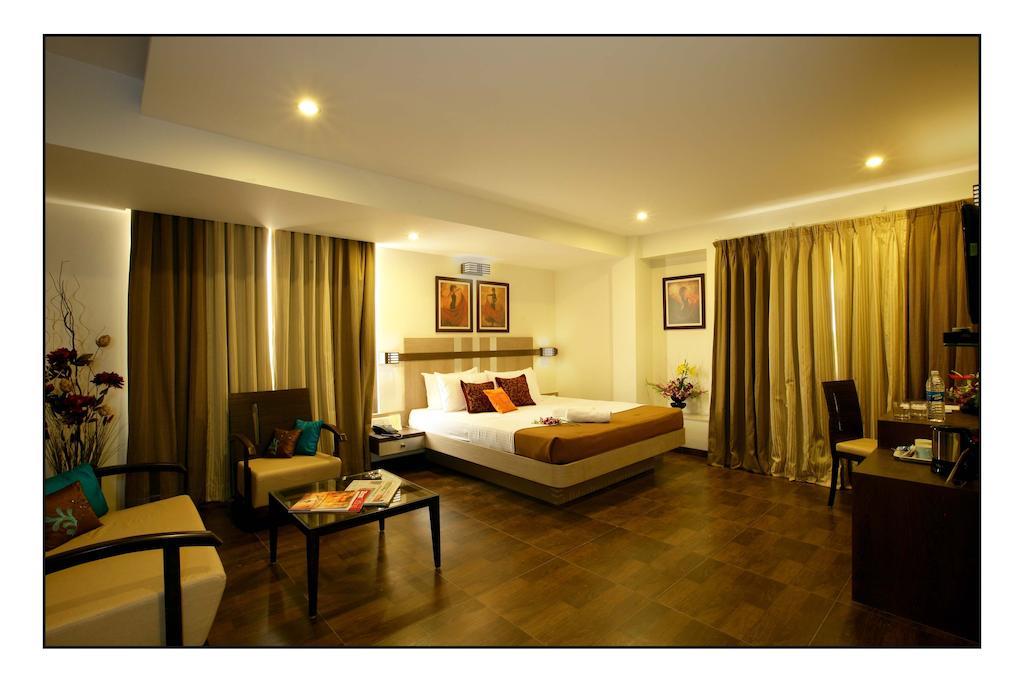 Hotel Utsav Deluxe Pune Zimmer foto