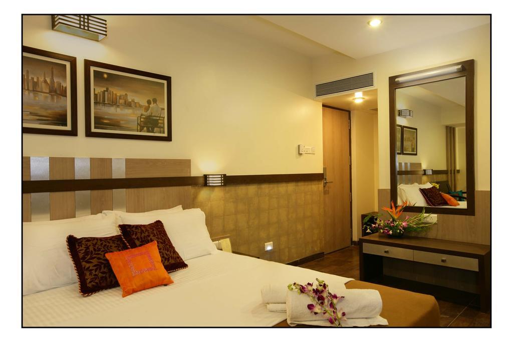 Hotel Utsav Deluxe Pune Exterior foto