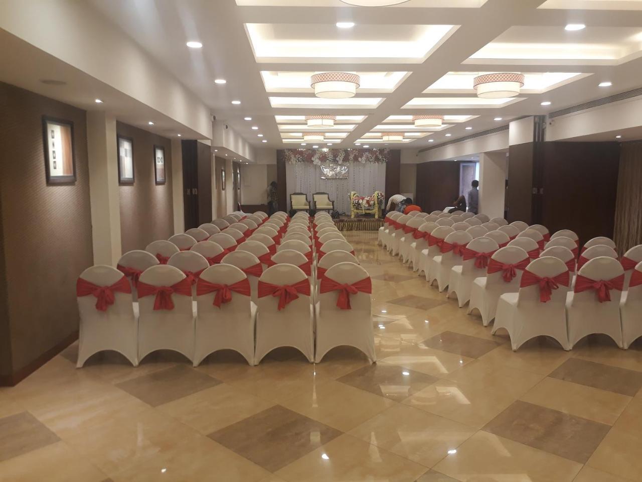 Hotel Utsav Deluxe Pune Exterior foto
