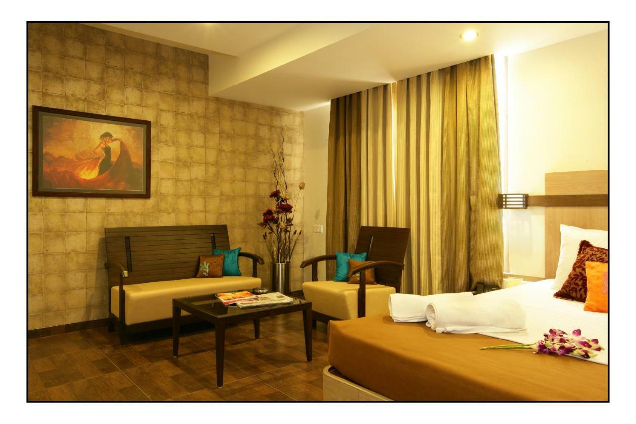 Hotel Utsav Deluxe Pune Exterior foto