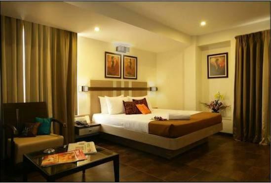 Hotel Utsav Deluxe Pune Exterior foto